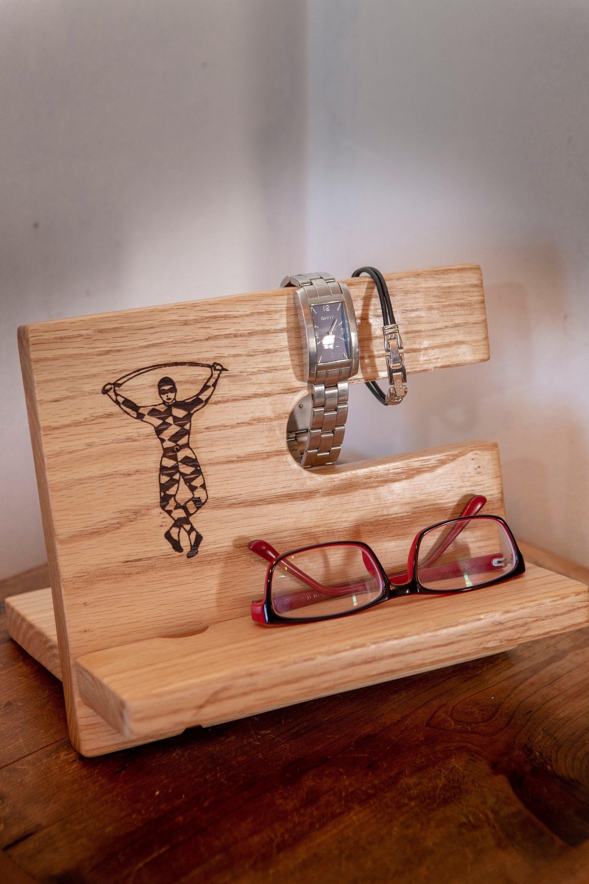 Oak Phone Dock (Optional IWatch Charger) - With Engraving - woodnlotsoflove